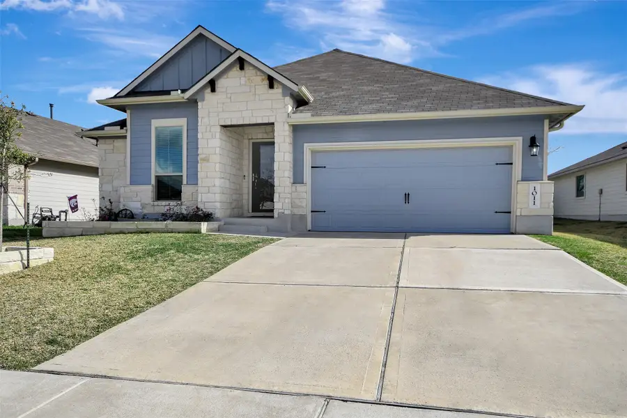 1011 Davy Street, Brenham, TX 77833 - #2