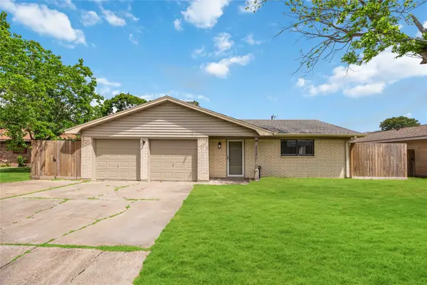 2814 6th Avenue N, Texas City, TX 77590
