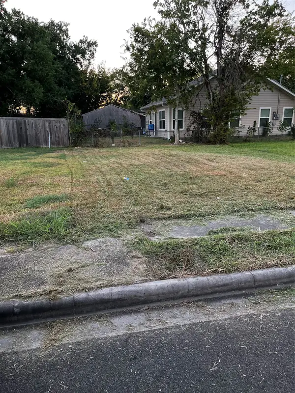 705 Martin Luther King Street, Baytown, TX 77520