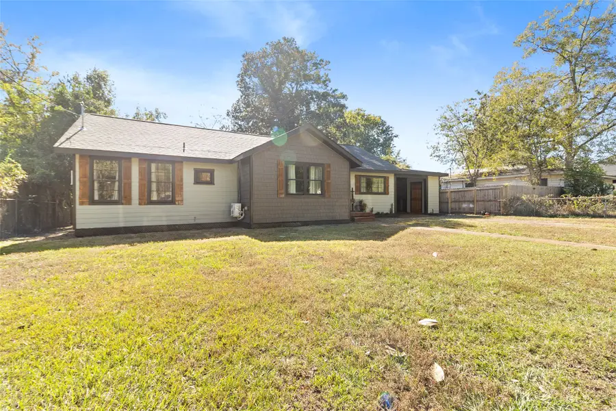 407 W Walt Davis Drive W, Woodville, TX 75979 - Image #3
