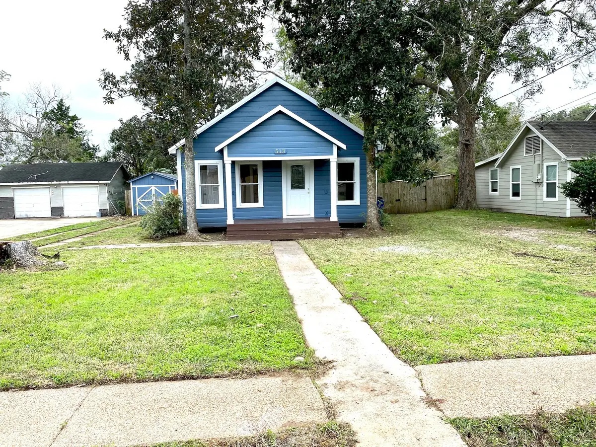 513 E Bernard Street, West Columbia, TX 77486 - #1