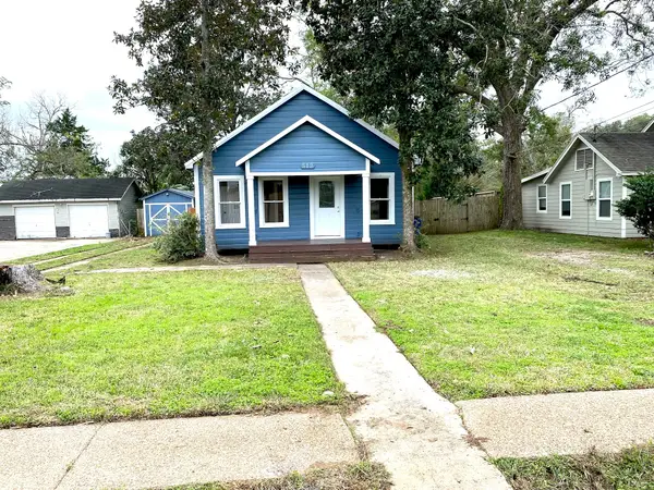 513 E Bernard Street, West Columbia, TX 77486