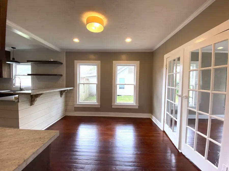 513 E Bernard Street, West Columbia, TX 77486 - #3