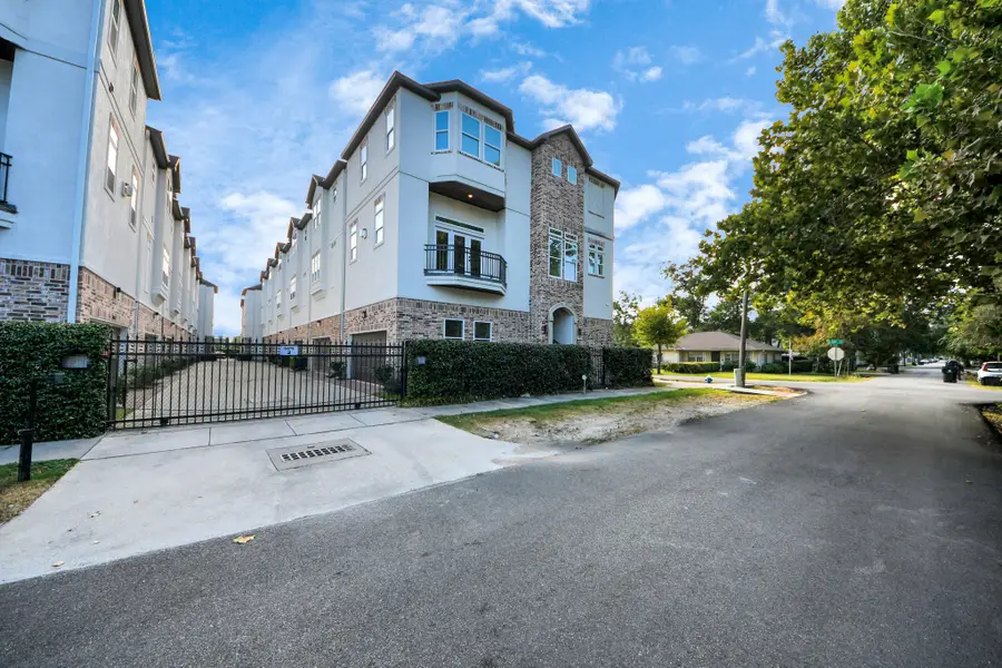 1003 E 28th Street, Houston, TX 77009 - Image #2