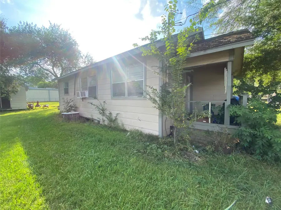 8926 Courtney Drive, Highlands, TX 77562 - Image #2