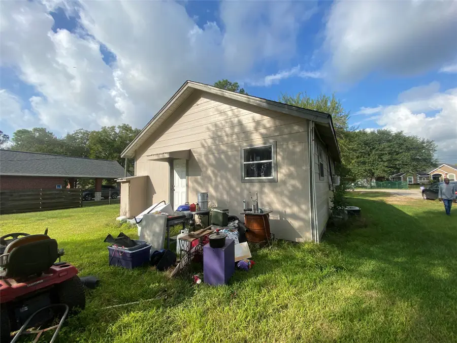 8926 Courtney Drive, Highlands, TX 77562 - Image #3