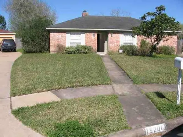 15206 Ridingwood Drive, Houston, TX 77489