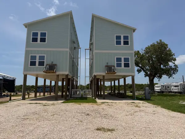 442 Private Road 670, Matagorda, TX 77457
