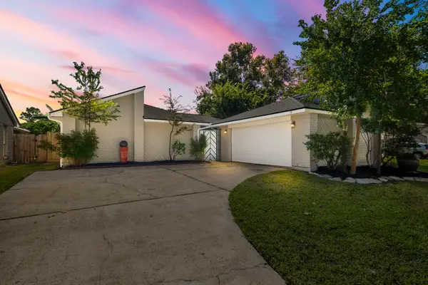 2531 Colonial Ridge Drive, Friendswood, TX 77546