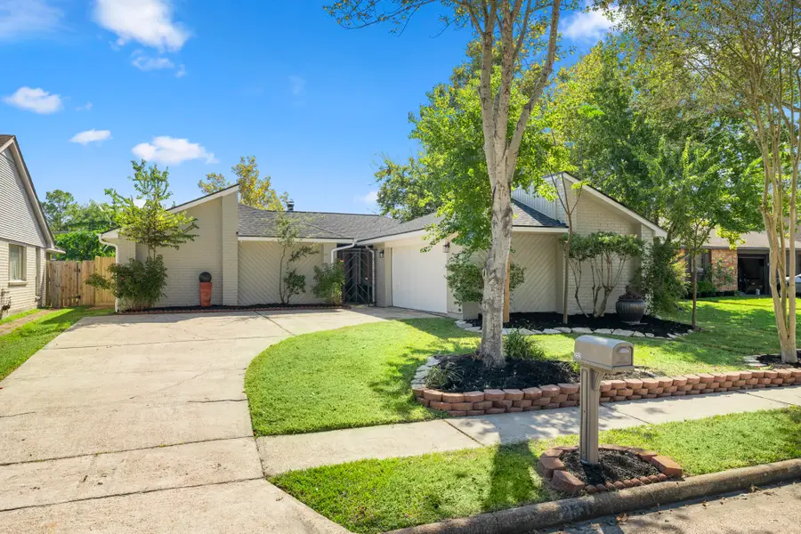 2531 Colonial Ridge Drive, Friendswood, TX 77546 - Image #2