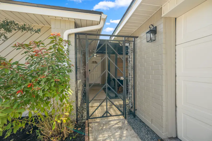 2531 Colonial Ridge Drive, Friendswood, TX 77546 - Image #3