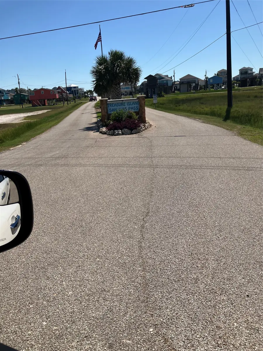 000 Jolly Roger Dr Drive, Freeport, TX 77541 - #3