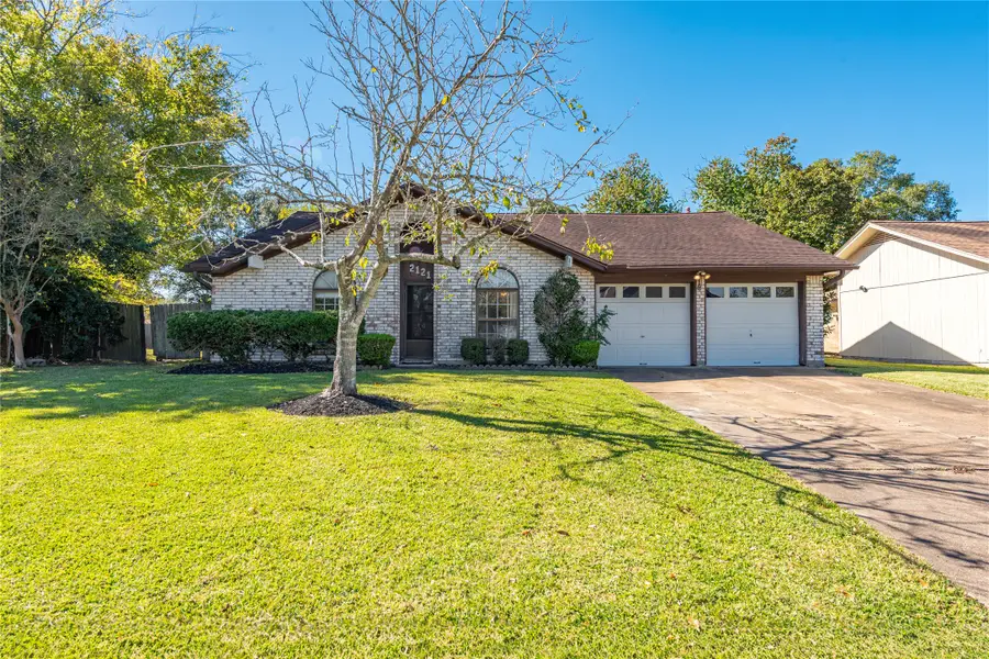 2121 Yorktown Court S, League City, TX 77573 - Image #2