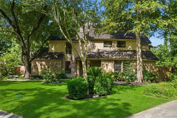 27 Shining Lakes Place, The Woodlands, TX 77381