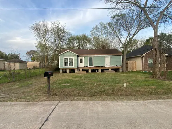4605 Dakota Street, Dickinson, TX 77539