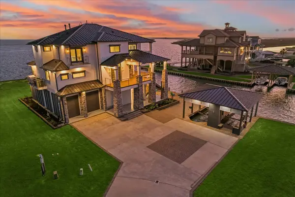 1 Water Key, Hitchcock, TX 77563