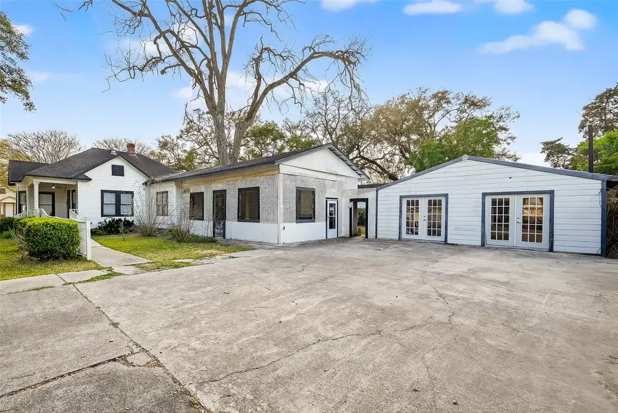 416 S Hardie Street, Alvin, TX 77511 - #3