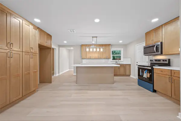 1341 Conrad Sauer Drive, Houston, TX 77043