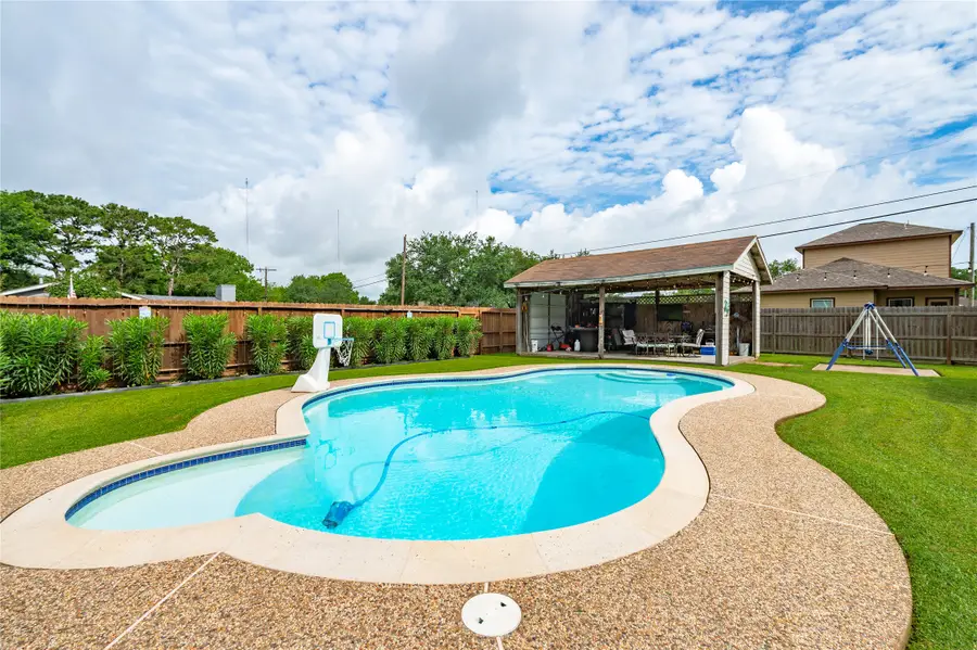 2530 36th Avenue N, Texas City, TX 77590 - #3