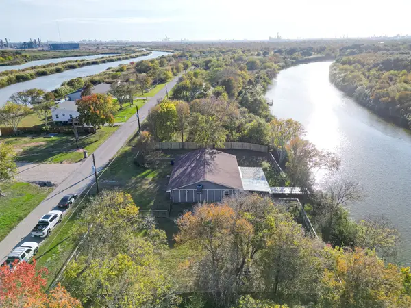 1910 Duncan Drive, Oyster Creek, TX 77541