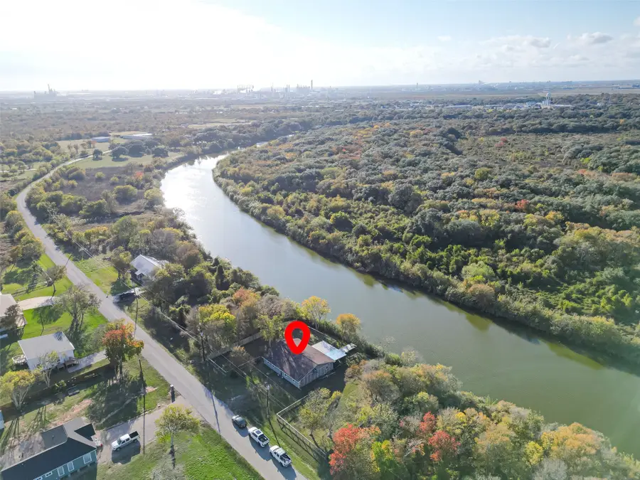 1910 Duncan Drive, Oyster Creek, TX 77541 - Image #2