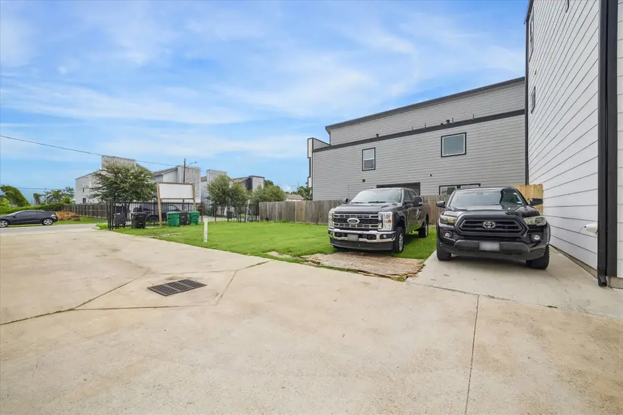 104 E 44th Street, Houston, TX 77018 - #2