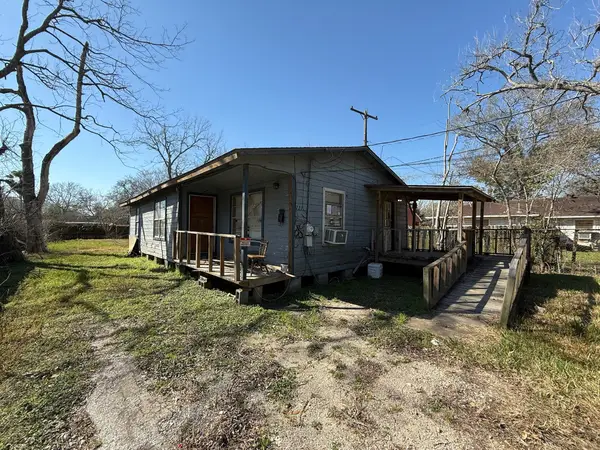 221 W Jordan Street, Alvin, TX 77511