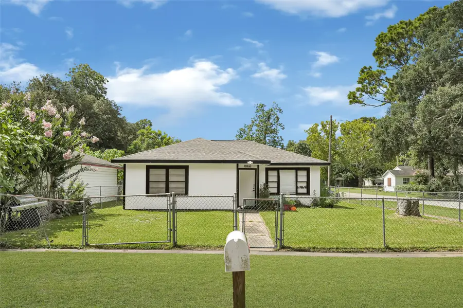 1033 W Snyder Street, Alvin, TX 77511 - #2
