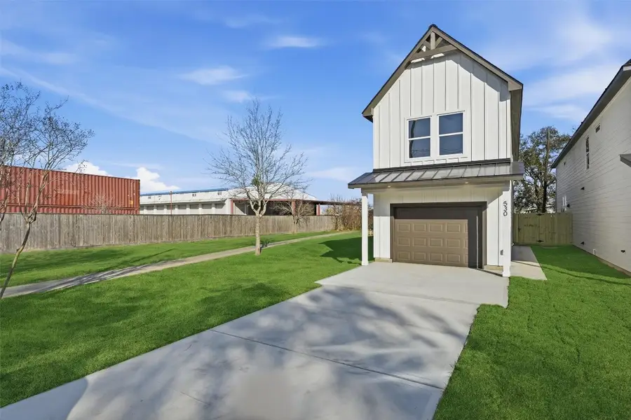 530 N 4th Street, La Porte, TX 77571 - #2