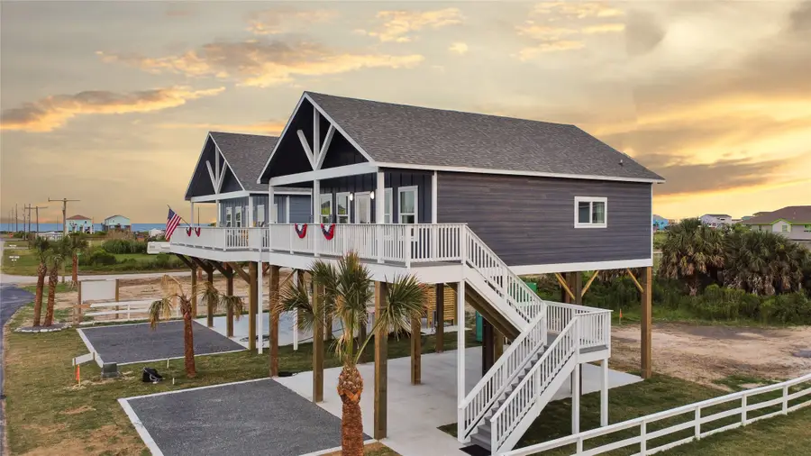 1036 Sunset Circle W, Crystal Beach, TX 77650 - #3