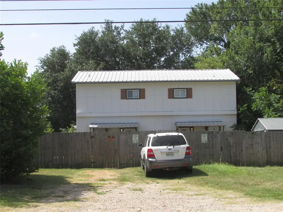 201 A&B W Mink St, Willis, TX 77378 - Image #2