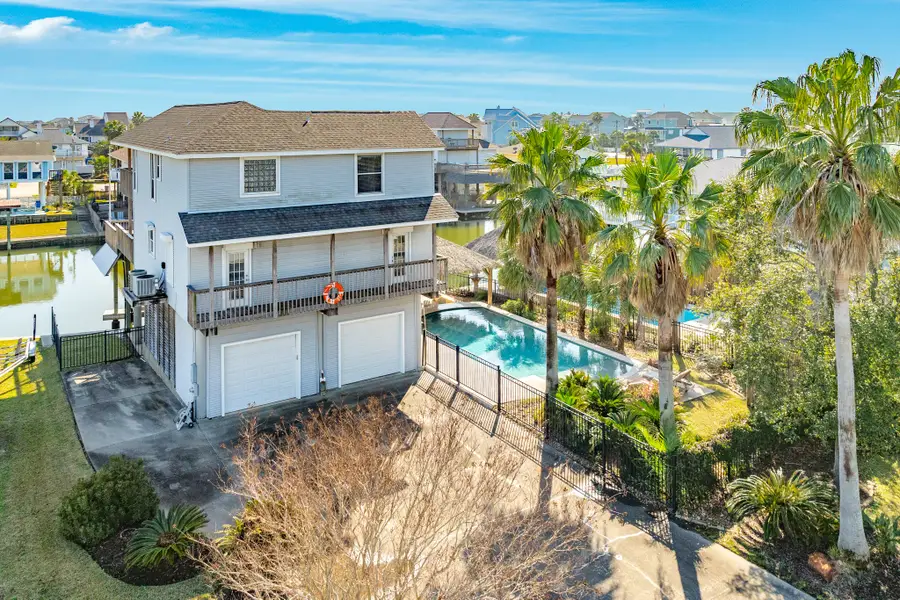 1319 Coral Way, Tiki Island, TX 77554 - #2