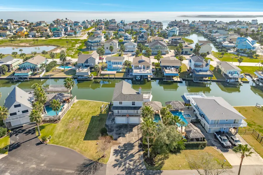 1319 Coral Way, Tiki Island, TX 77554 - #3