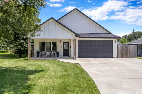 3220 Ash Avenue, Groves, TX 77619