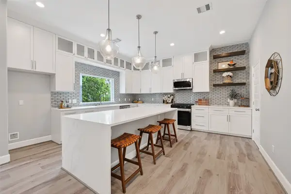 1122 W 16th Street #D, Houston, TX 77008
