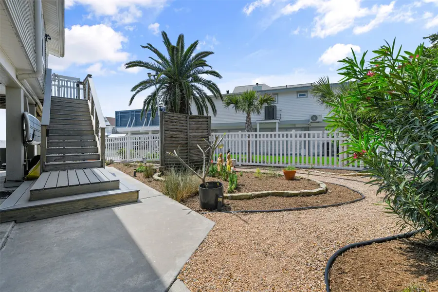 1239 Oahu Drive, Tiki Island, TX 77554 - Image #2