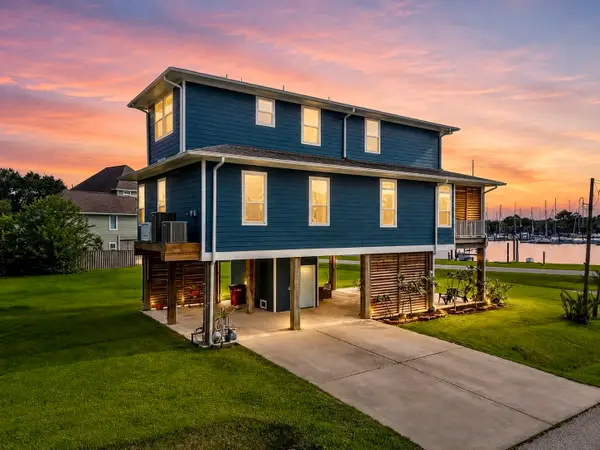 403 W Shore Drive, Clear Lake Shores, TX 77565
