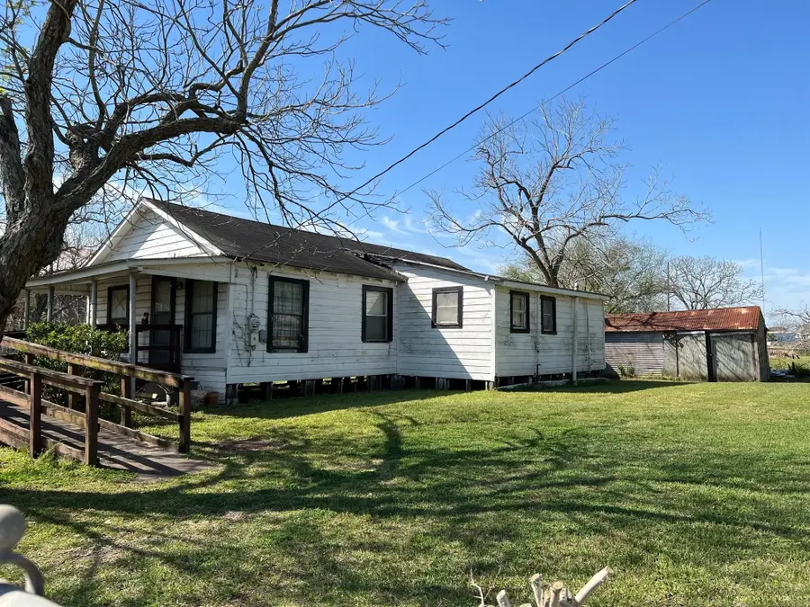 103 Avenue I, El Campo, TX 77437 - #3