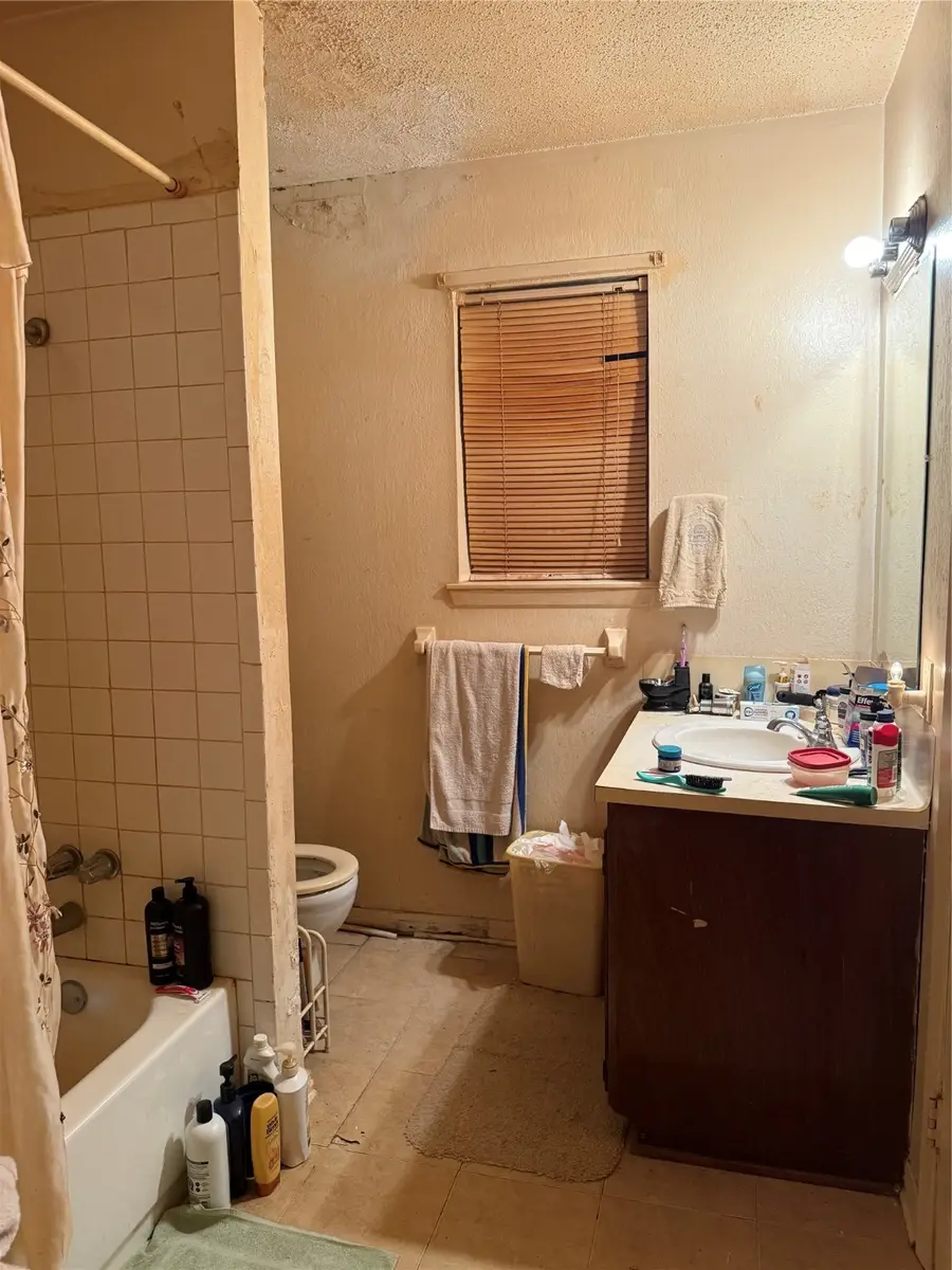 514 Verhalen Road #514B, Alvin, TX 77511 - Image #2