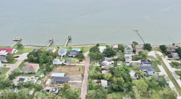 211 N Forrest Avenue, La Porte, TX 77571