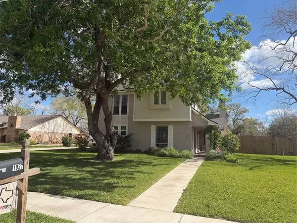 1027 Oleander Street, Lake Jackson, TX 77566