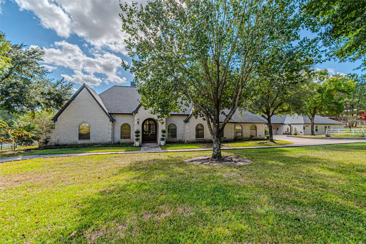 15569 Crown Oaks Drive, Montgomery, TX 77316 - Image #1