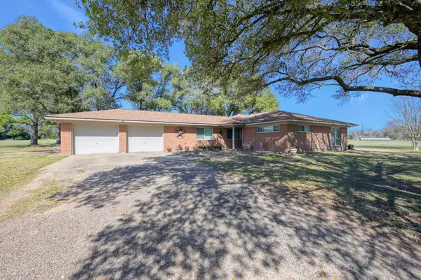 14826 Fm 1452 W, Normangee, TX 77871