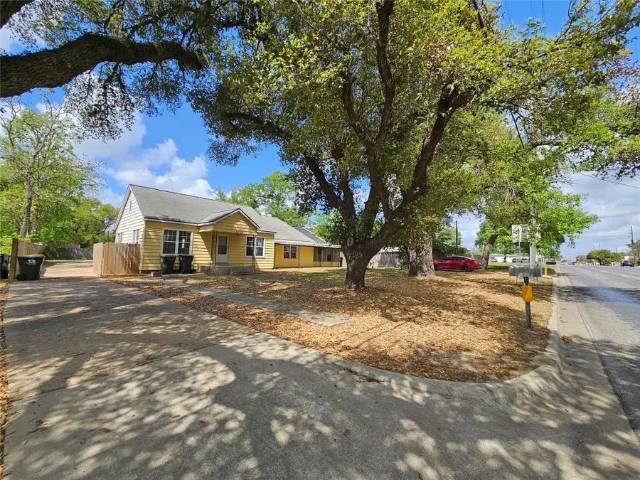 1023 Meyer Street, Sealy, TX 77474 - #2