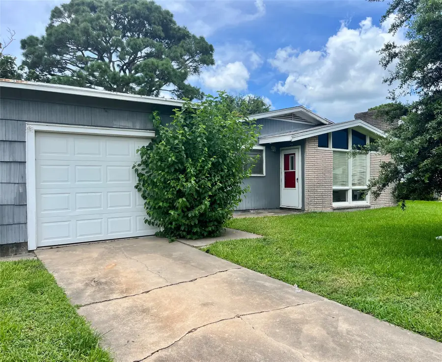 216 21st Avenue N, Texas City, TX 77590 - #2