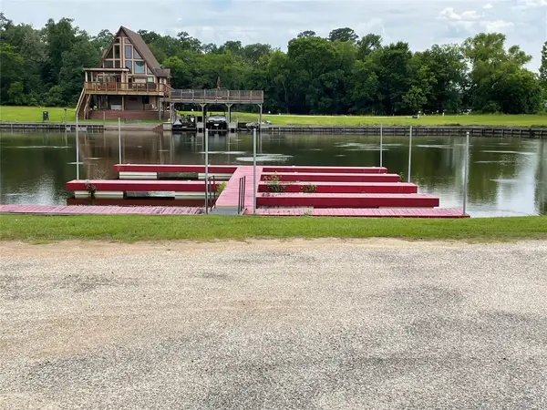 8 Hillside Court, Huntsville, TX 77340