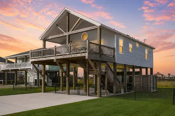 2285 E Lobster Street, Crystal Beach, TX 77650