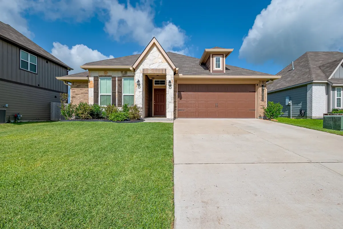 1012 Old Vine Road, Brenham, TX 77833 - Image #1