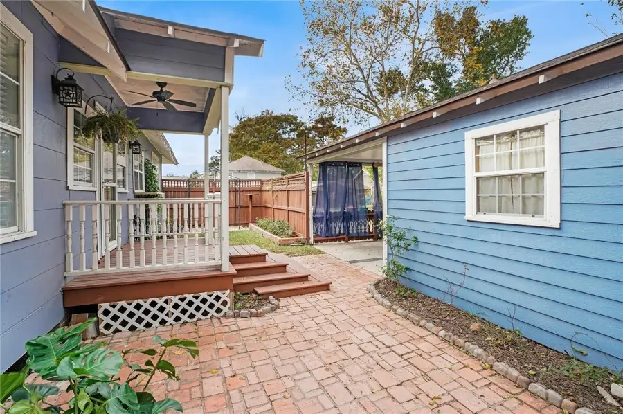 114 W Lobit Street, Baytown, TX 77520 - #2