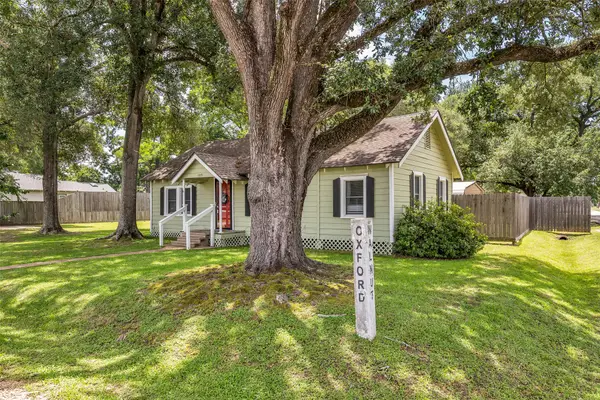 109 Oxford Street, Tomball, TX 77375